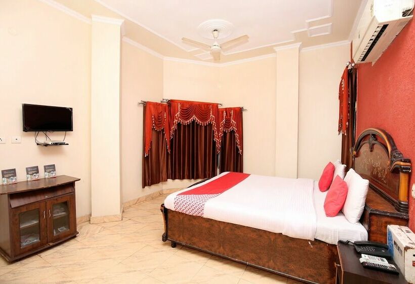 فندق OYO 10239 Holiday INN Paradise