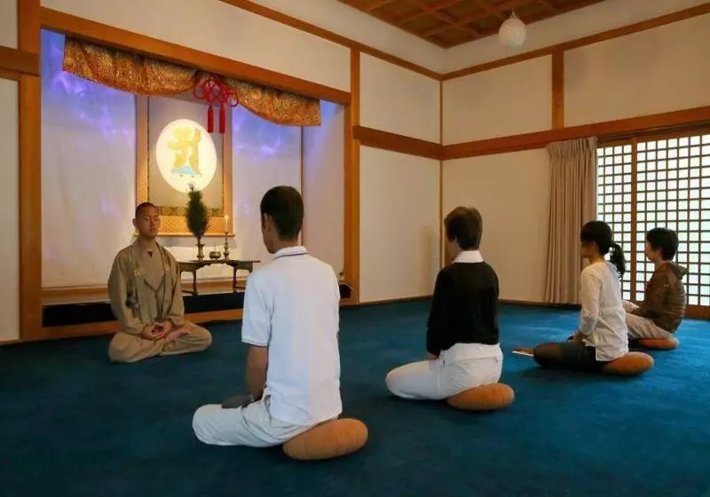 Majatalo 高野山 宿坊 恵光院  Koyasan Syukubo Ekoin Temple
