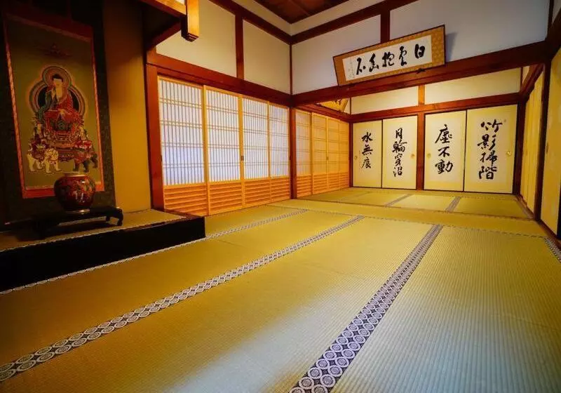 Majatalo 高野山 宿坊 恵光院  Koyasan Syukubo Ekoin Temple