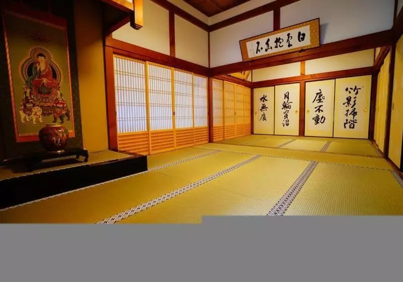 Majatalo 高野山 宿坊 恵光院  Koyasan Syukubo Ekoin Temple
