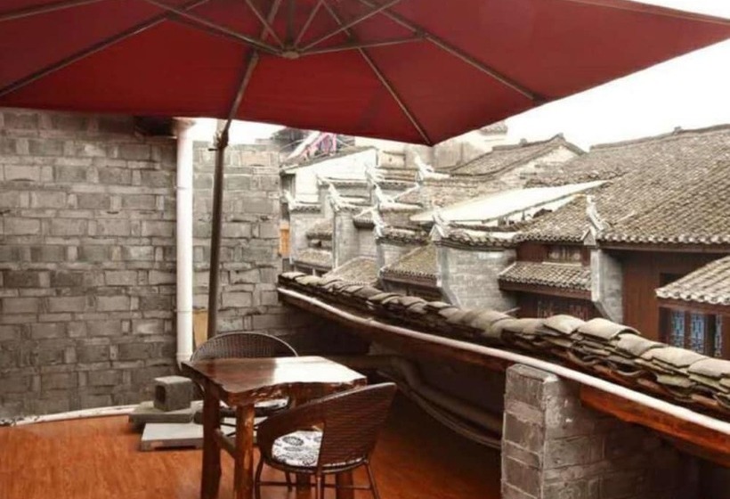 Fenghuang Nanmu Inn No.1