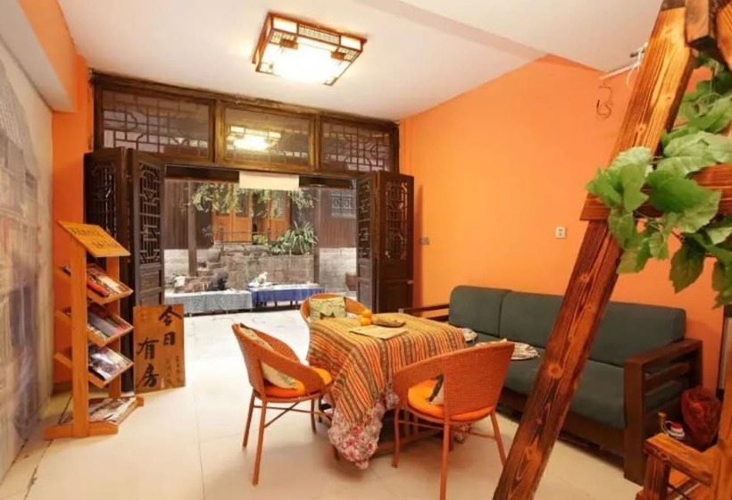 Fenghuang Nanmu Inn No.1