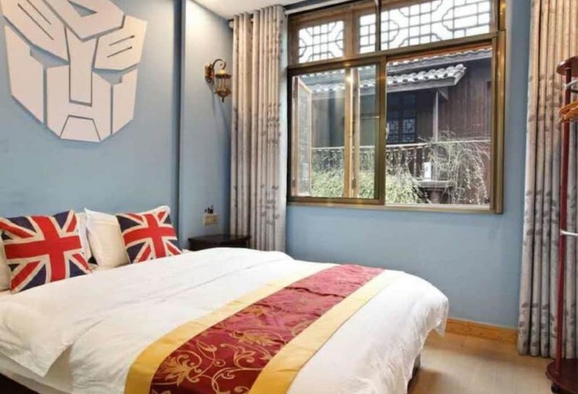 Fenghuang Nanmu Inn No.1