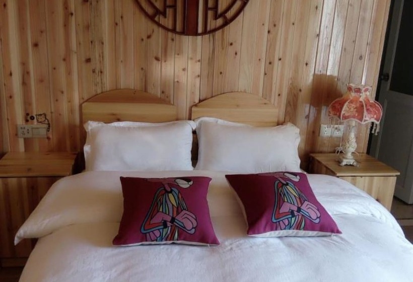 Fenghuang Nanmu Inn No.1