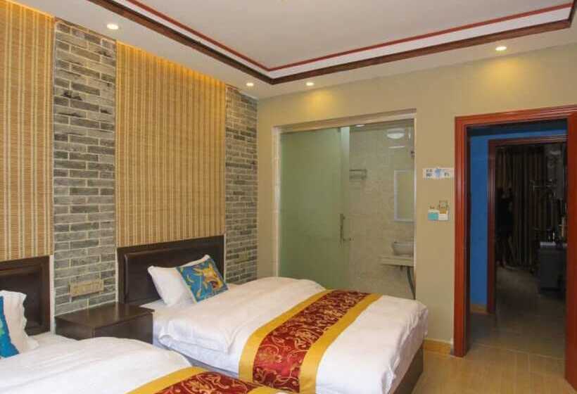 Fenghuang Nanmu Inn No.1