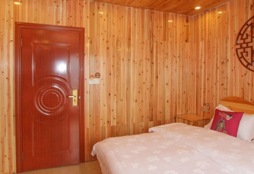 Fenghuang Nanmu Inn No.1