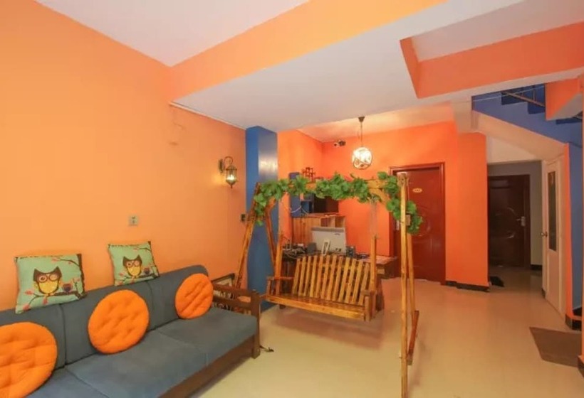 Fenghuang Nanmu Inn No.1