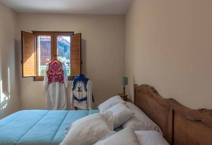 El Campo De Petra  Hostel