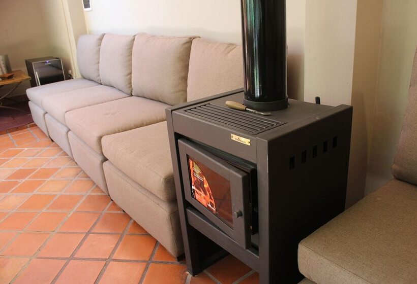 مسافرخانه Prisamata Suites