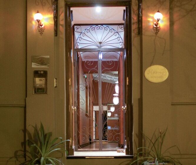 مسافرخانه Prisamata Suites