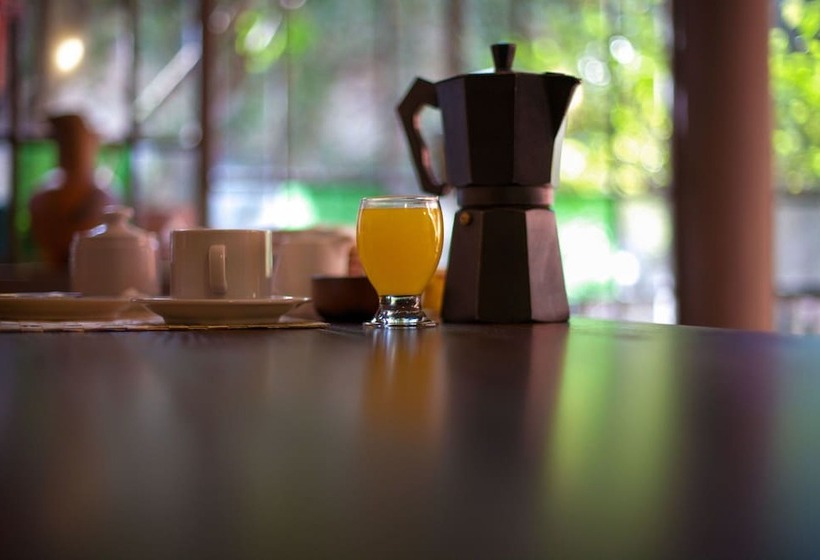 مسافرخانه Prisamata Suites