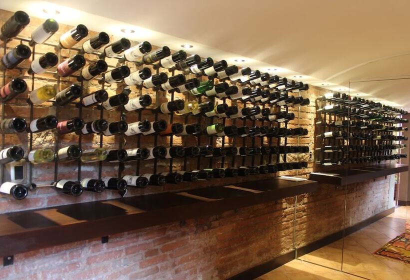 مسافرخانه Prisamata Suites