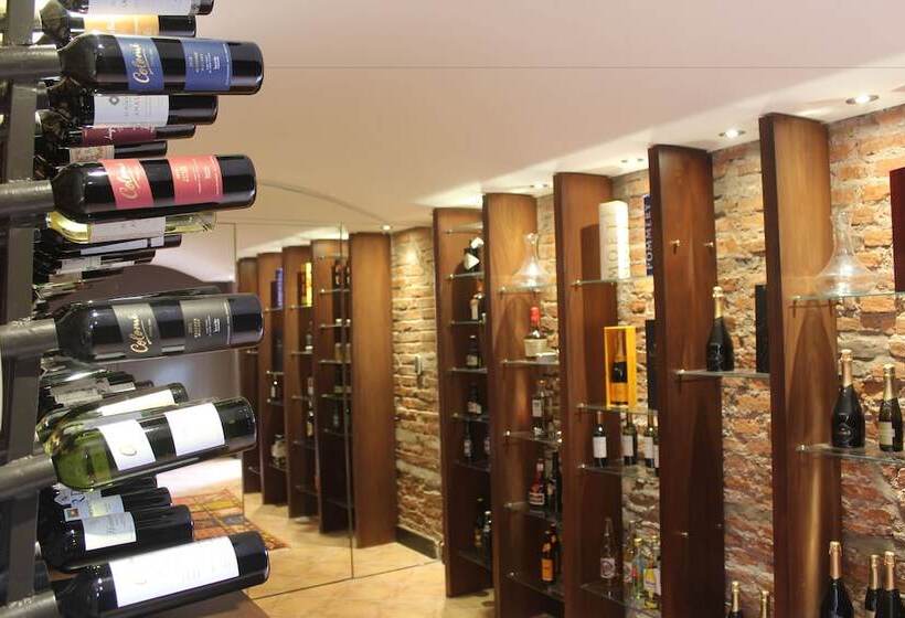 مسافرخانه Prisamata Suites