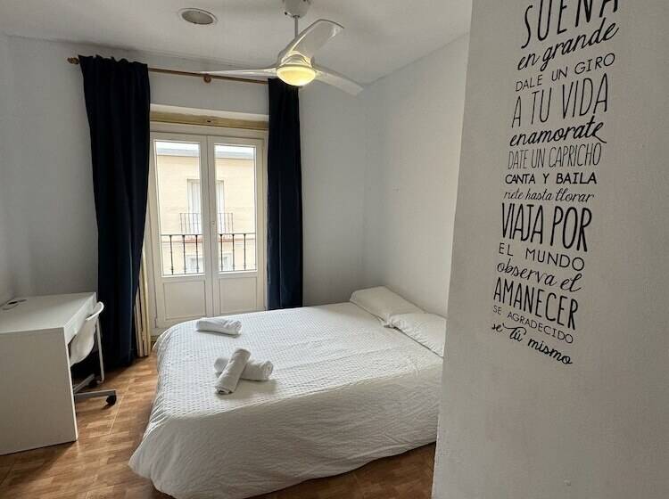 مسافرخانه Rosales Residences