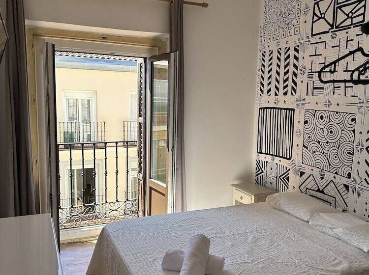 مسافرخانه Rosales Residences