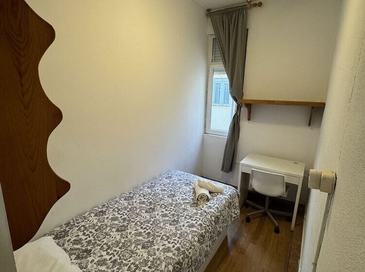 مسافرخانه Rosales Residences