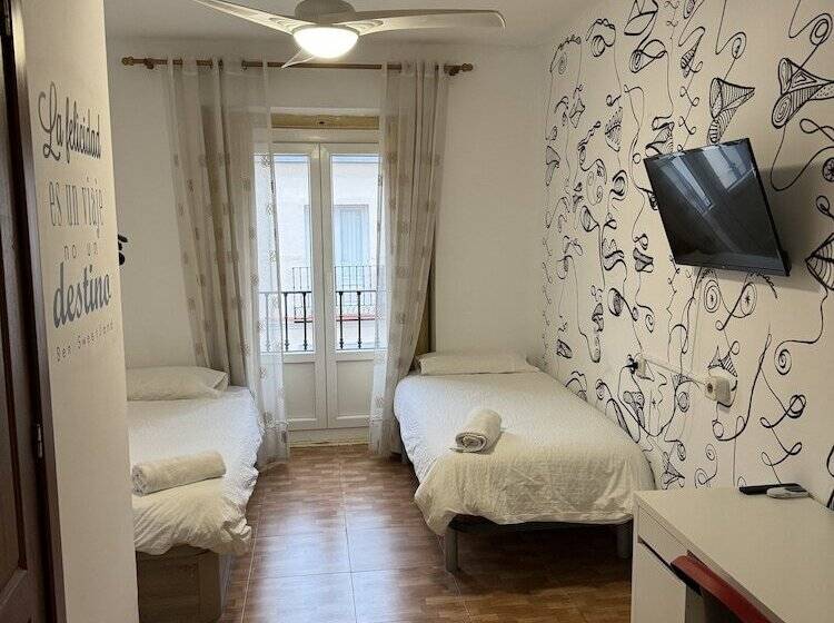 مسافرخانه Rosales Residences