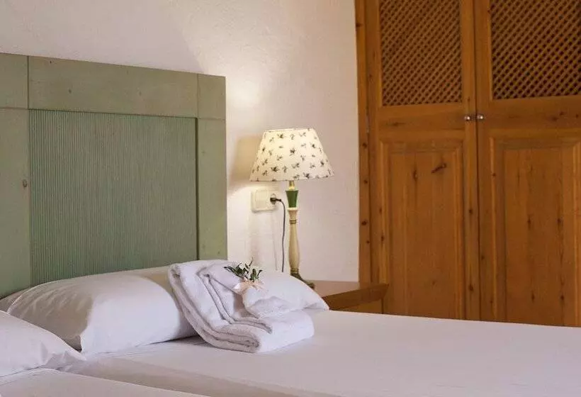 Maaseutuhotelli Finca Son Sureda Agroturismo