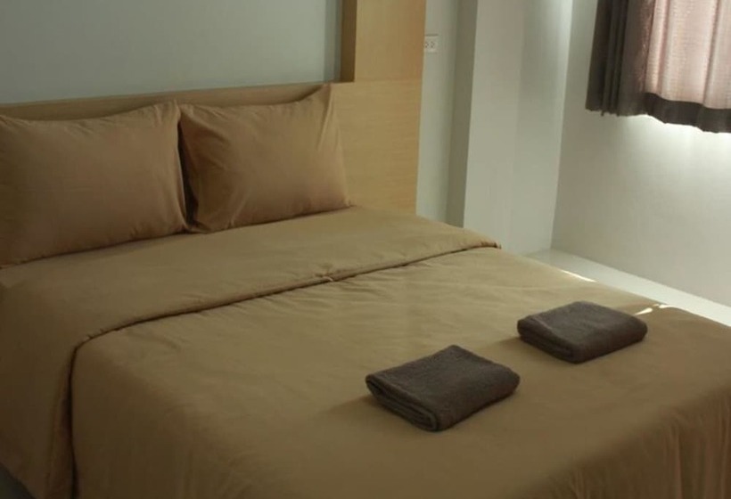 ホテル Sinsupatakul Apartment