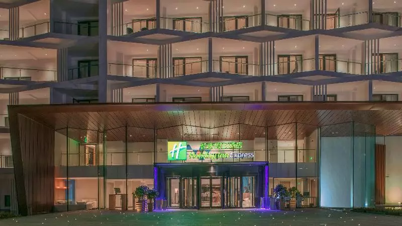Hotelli Holiday Inn Express E Mei Qiliping By Ihg