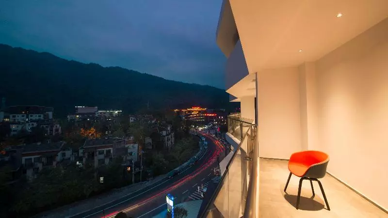 Hotelli Holiday Inn Express E Mei Qiliping By Ihg