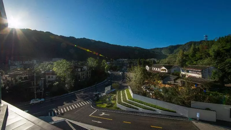 Hotelli Holiday Inn Express E Mei Qiliping By Ihg