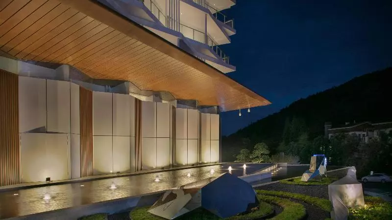 Hotelli Holiday Inn Express E Mei Qiliping By Ihg