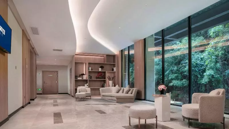 Hotelli Holiday Inn Express E Mei Qiliping By Ihg