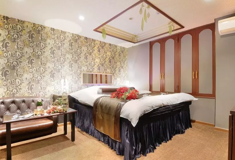 Ishidu Hotel Blanc Chapel Christmas   Adults Only