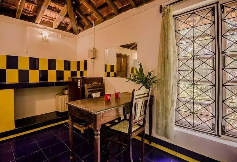 Oyo Home 19186 Antique 1bhk