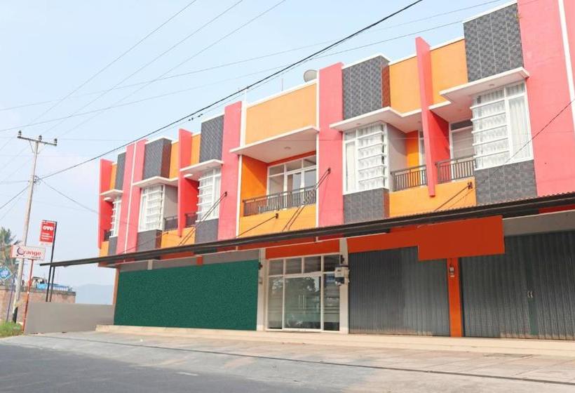 Hotelli Oyo 1572 Orange Residence Syariah