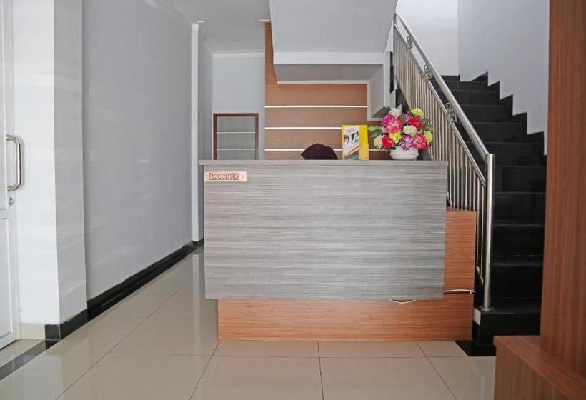 Hotelli Oyo 1572 Orange Residence Syariah