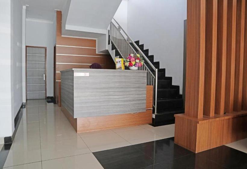 Hotelli Oyo 1572 Orange Residence Syariah