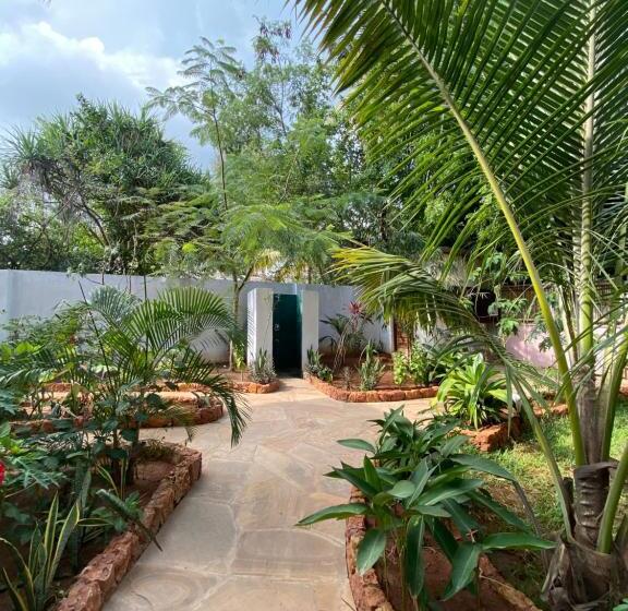 בית מלון כפרי Siri Beach Lodge