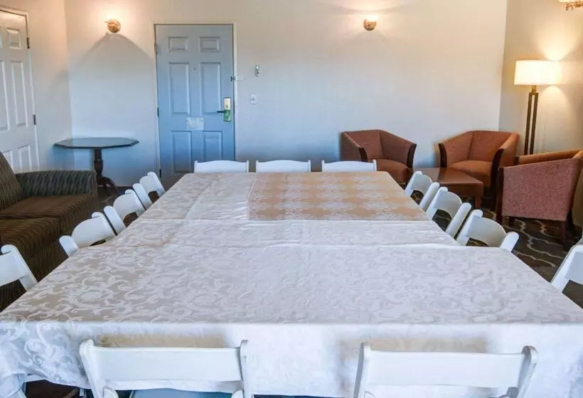 בית מלון כפרי Comfort Inn Redding Near I 5