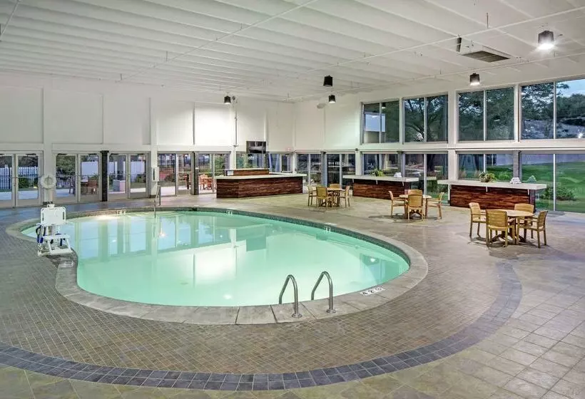 ホテル Doubletree By Hilton Omaha Southwest