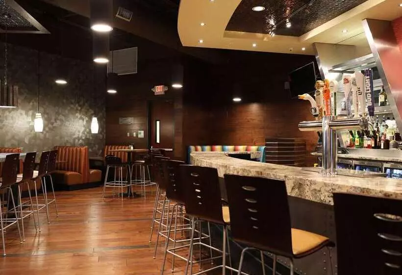 ホテル Doubletree By Hilton Omaha Southwest