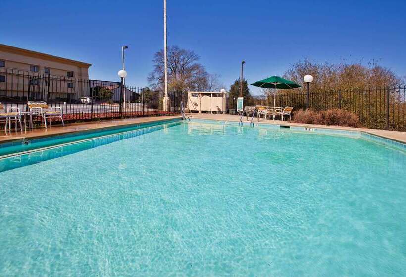 هتل Travelodge By Wyndham Columbus State University