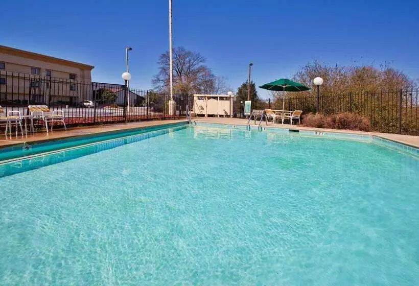 Отель Travelodge By Wyndham Columbus State University