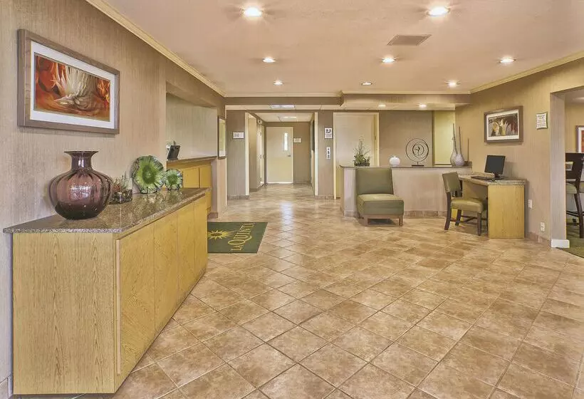 בית מלון כפרי La Quinta Inn By Wyndham Toledo Perrysburg