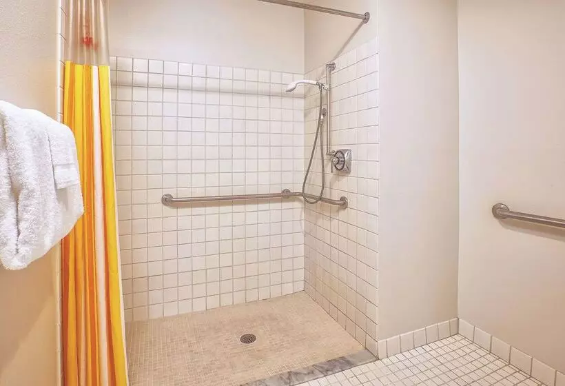 בית מלון כפרי La Quinta Inn By Wyndham Toledo Perrysburg