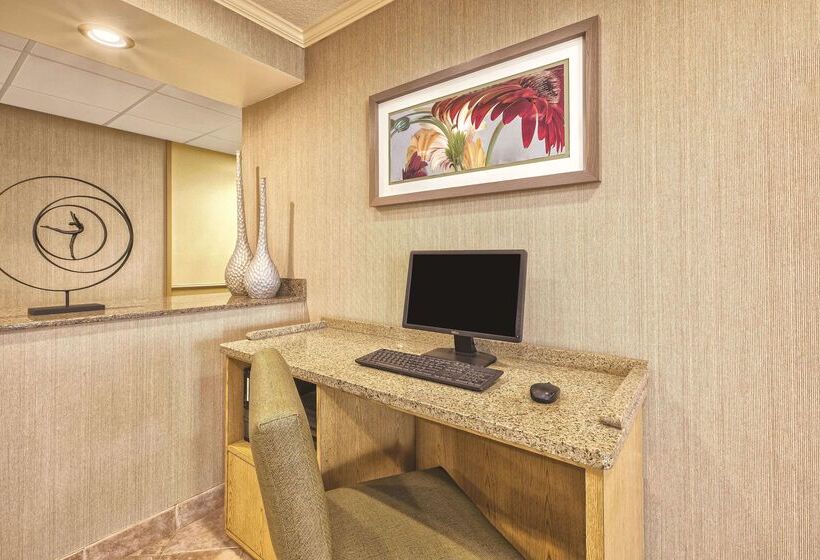 酒店 La Quinta Inn By Wyndham Toledo Perrysburg