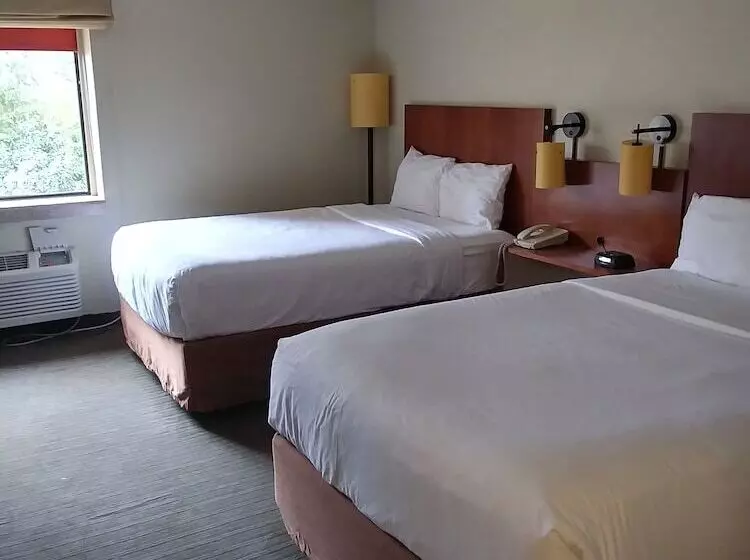 Отель Travelodge By Wyndham Columbus State University