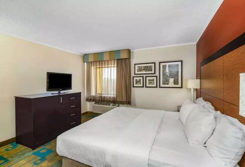 هتل Baymont By Wyndham Meridian