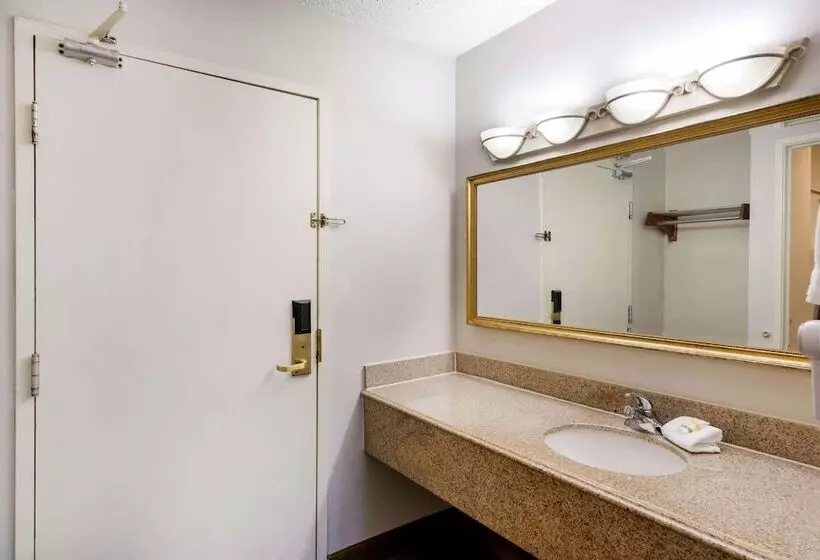 هتل Baymont By Wyndham Meridian