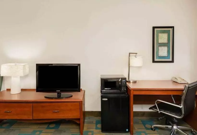 هتل Baymont By Wyndham Meridian