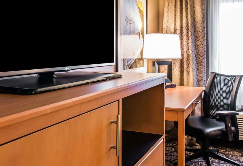 هتل Quality Inn & Suites Warren   Detroit