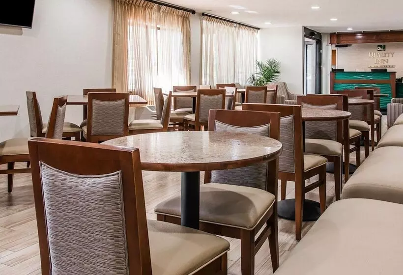 فندق Quality Inn & Suites Warren Detroit