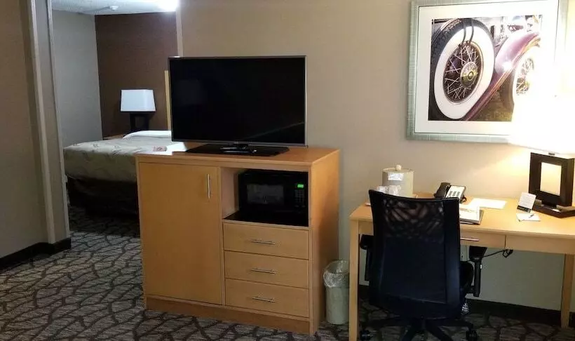 فندق Quality Inn & Suites Warren Detroit