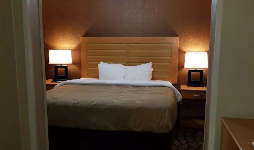 فندق Quality Inn & Suites Warren Detroit